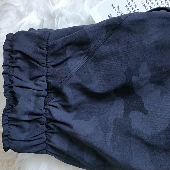 Women lululemon pants - Picture 4 of 6